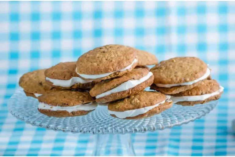 Can Dogs Eat Oatmeal Cream Pies? [Health Risks] 
